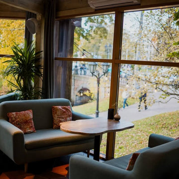 Tejo tējas namiņš Rīgā – aicinām apmeklēt mūs klātienē, baudīt tēju un mierpilnu skatu uz kanālmalu siltā, mājīgā atmosfērā.